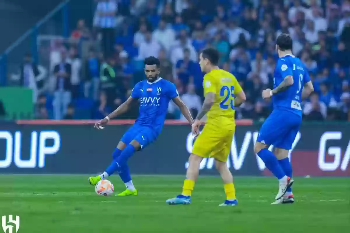 غضب كبير من نجم الهلال بعد التعادل أمام النصر