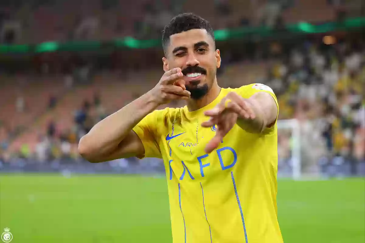 تصرف غير مناسب من نجم النصر بعد انفعاله على المراسل