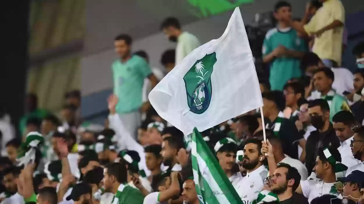 جمهور الأهلي السعودي يتضامن مع رئيسه